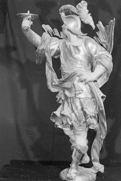 Retable du choeur : premier registre droit, statue (isolée) d'un ange guerrier portant un flambeau