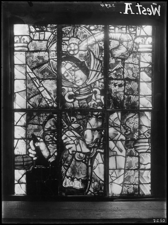 Vitraux du bras nord du transept, côté ouest, fenêtre nord [Baie 211]