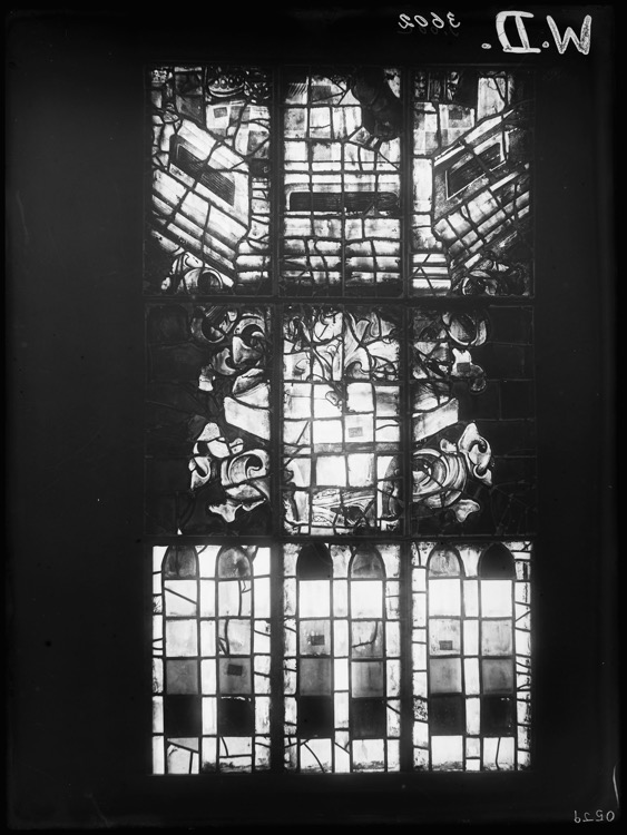 Vitraux du bras nord du transept, côté ouest, fenêtre nord [Baie 211]