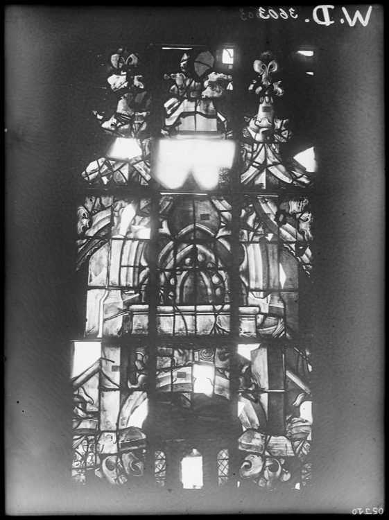 Vitraux du bras nord du transept, côté ouest, fenêtre nord [Baie 211]