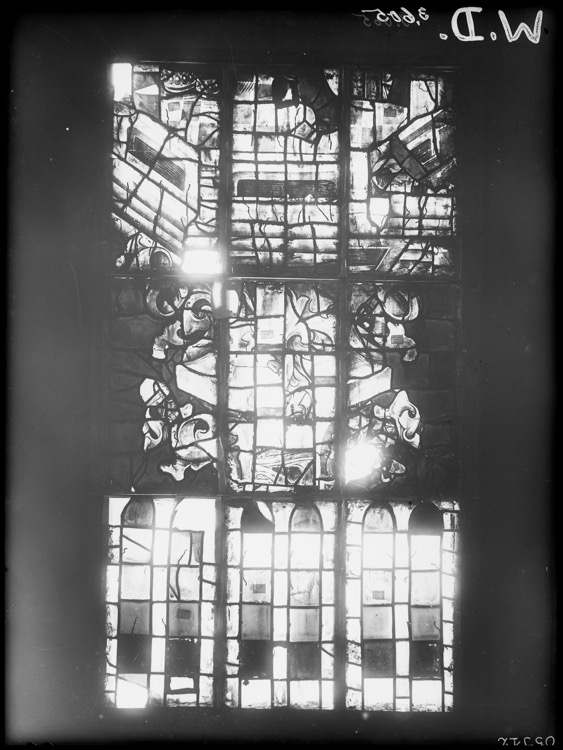 Vitraux du bras nord du transept, côté ouest, fenêtre nord [Baie 211]