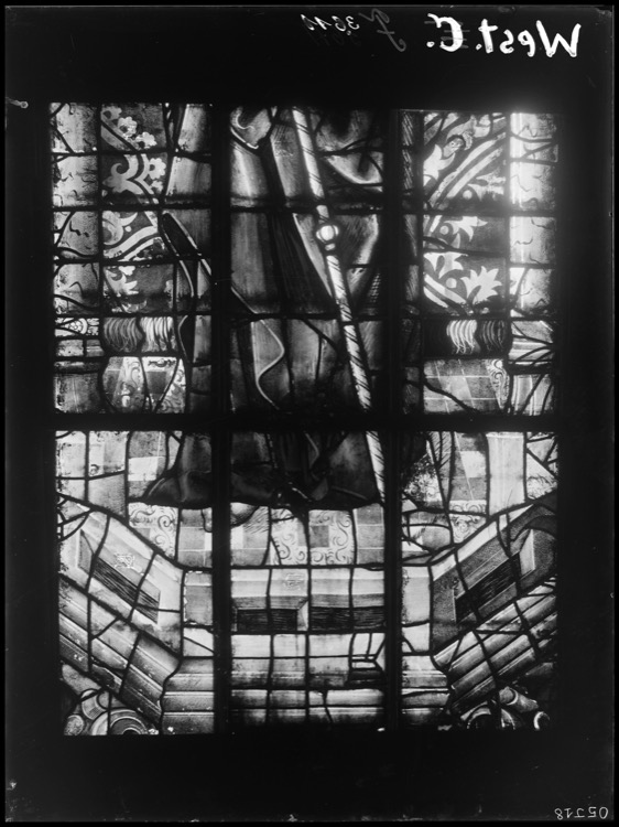 Vitraux du bras nord du transept, côté ouest, fenêtre nord [Baie 213]