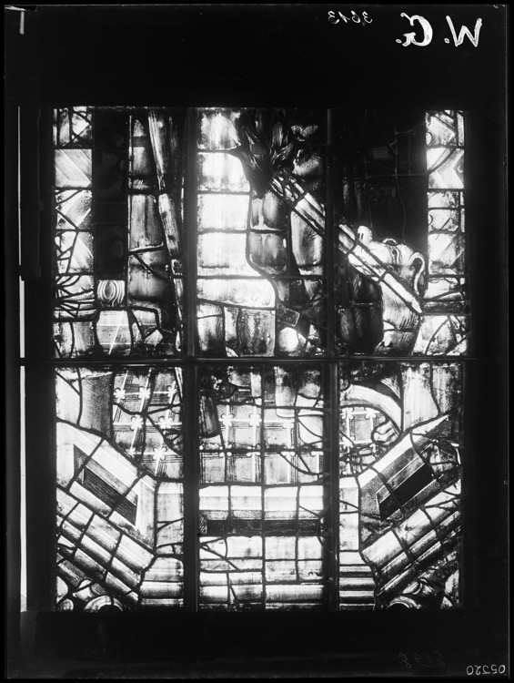 Vitraux du bras nord du transept, côté ouest, fenêtre nord [Baie 213]