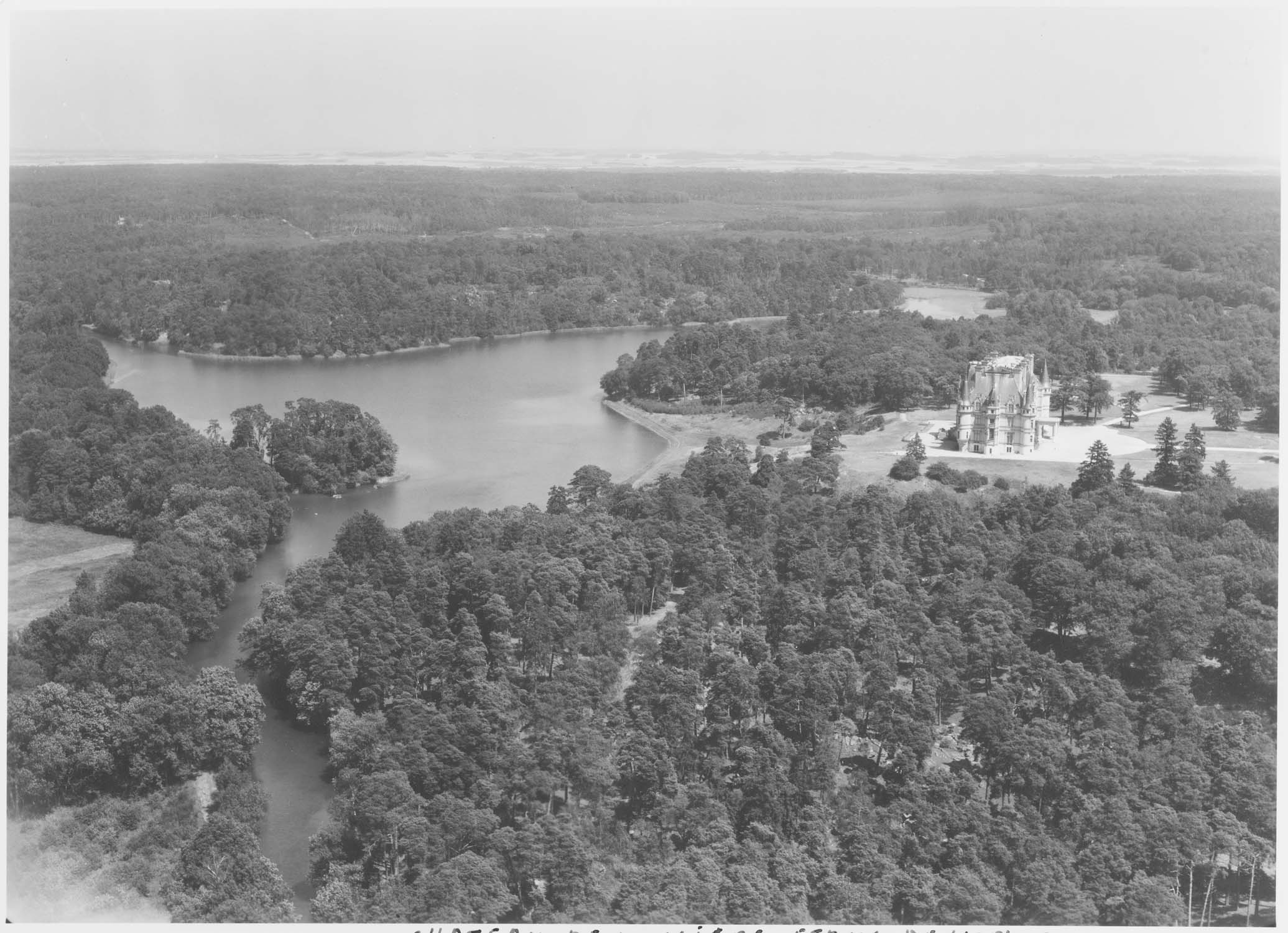 Château de Vallière et étang de l'Epine