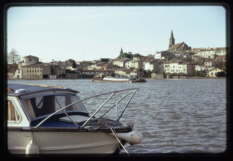 Vue générale depuis le grand bassin sur le Canal du Midi