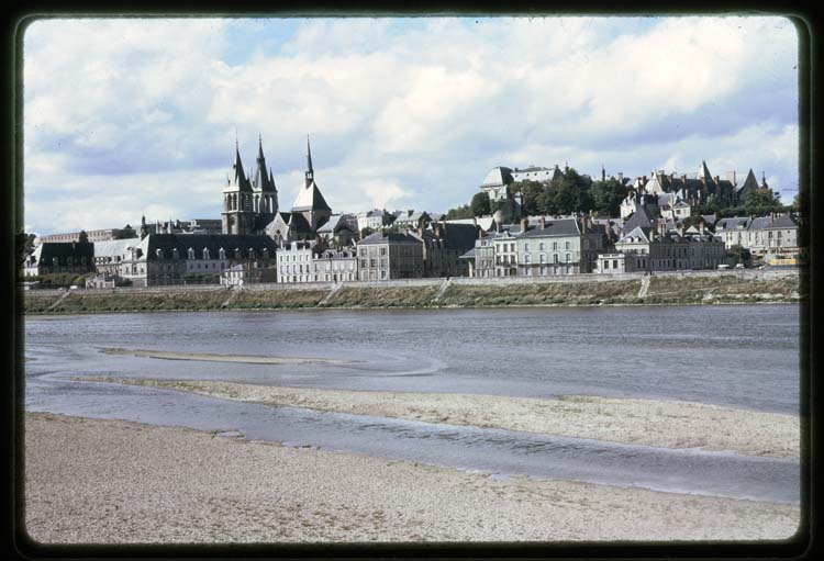 Vue générale de la rive droite de la Loire