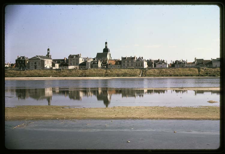 Vue générale de la rive gauche de la Loire