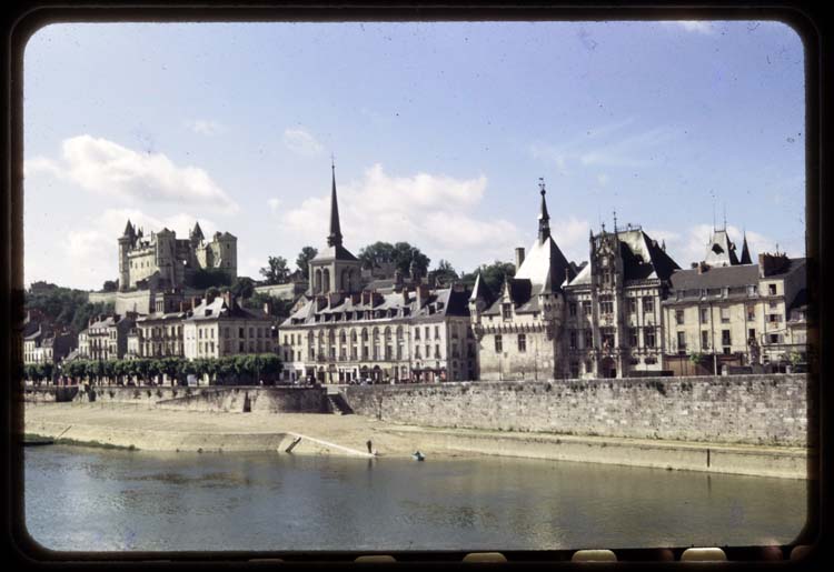 Vue générale du centre ville depuis la Loire