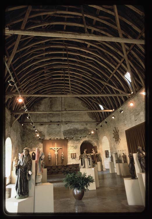 Salle d'exposition du musée de l'Archerie et du Valois