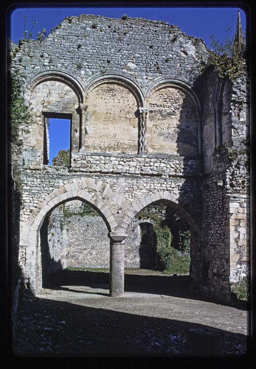 Mur en ruine ; Arcades