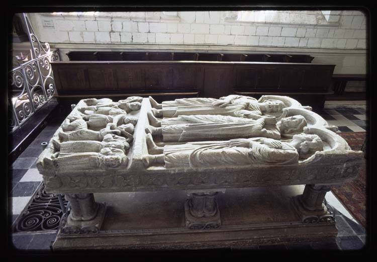 Monument funéraire de saint Fuscien, de saint Victoric et de saint Gentien