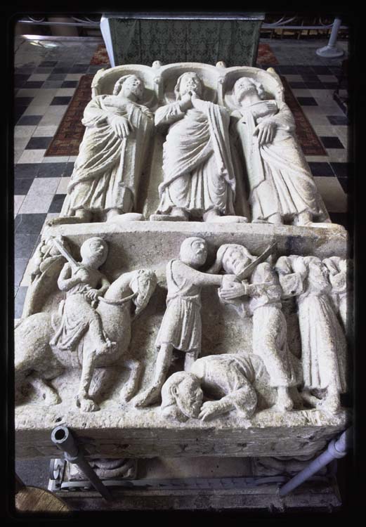 Monument funéraire de saint Fuscien, de saint Victoric et de saint Gentien