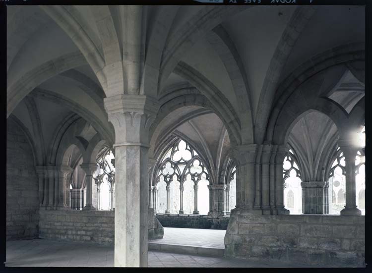 Salle capitulaire ; Galerie du cloître