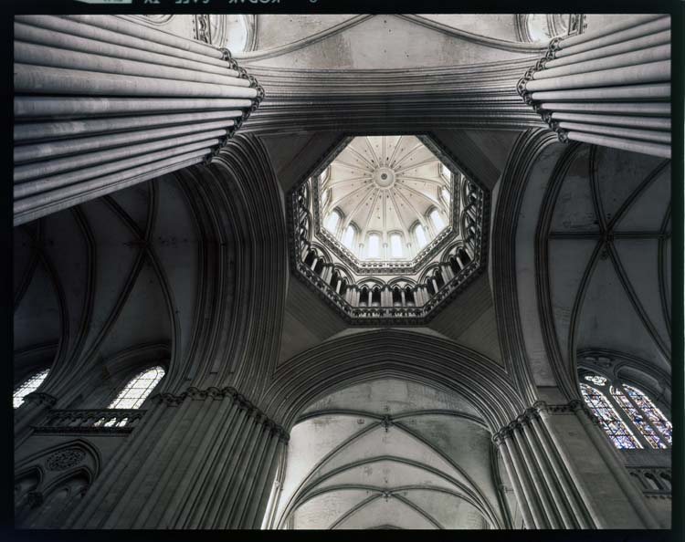 Intérieur de la tour lanterne vu depuis la croisée du transept