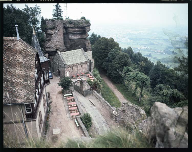 Vue d'ensemble sur les ruines ; Terrasse de restaurant