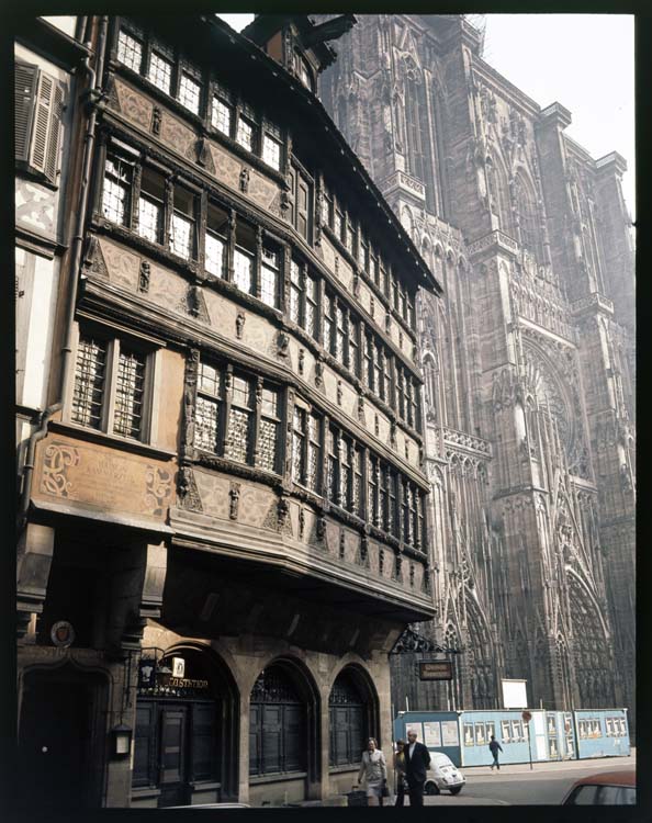 Façades sur la place de la cathédrale