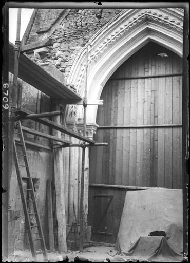 Restauration du choeur : Mur intérieur ouest, détail de l'arcade