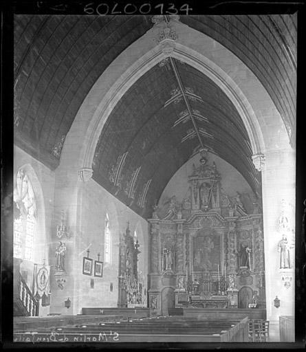 Vue intérieure de la nef vers le choeur