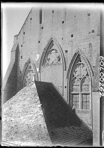 Façade est : Fenêtres et toit de l'abside