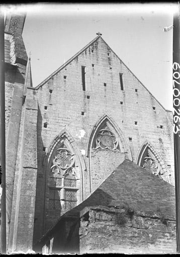 Façade est : Fenêtres et toit de l'abside