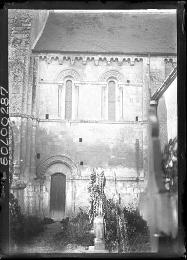 Façade sud : Baies et porte