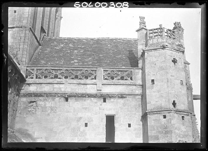 Transept sud, face ouest : Toiture et partie supérieure de la tourelle d'escalier