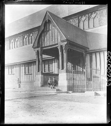 Façade sud : Porche d'entrée