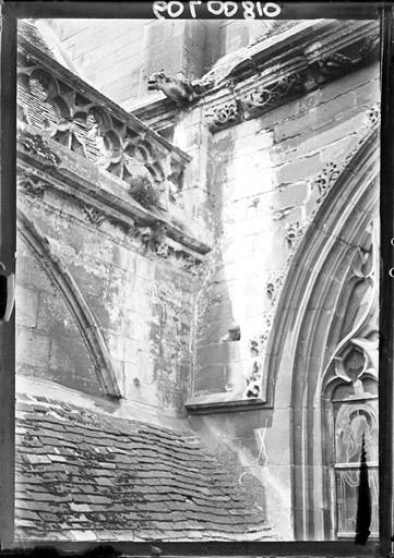 Façade sud : Angle du transept et de la nef