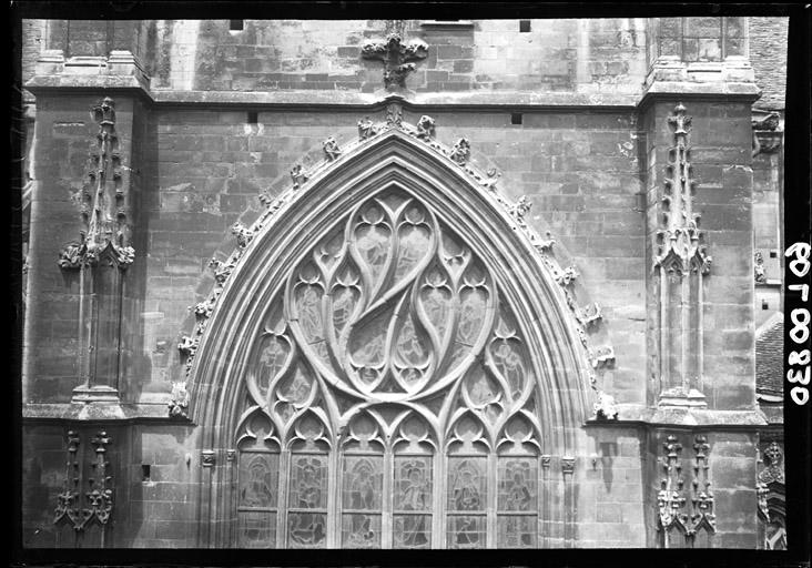 Transept sud, face sud : Partie supérieure de la fenêtre