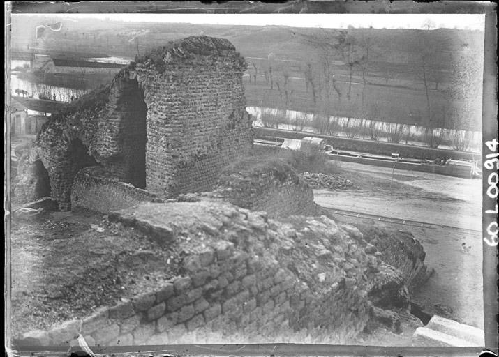 Amphithéâtre : Mur et galeries sous les gradins