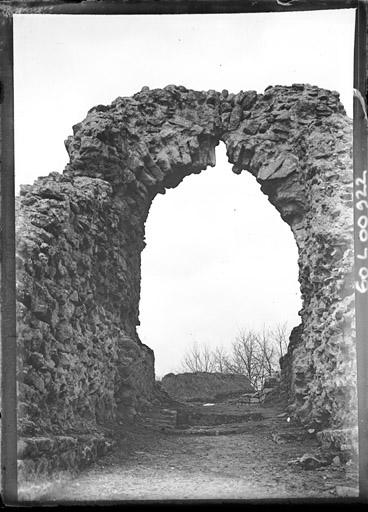 Amphithéâtre : Arcade subsistante