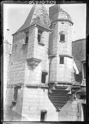 Façade sur cour : Tour avec échauguette