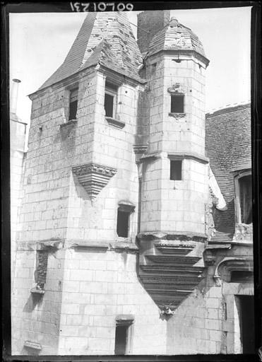 Façade sur cour : Tour avec échauguette