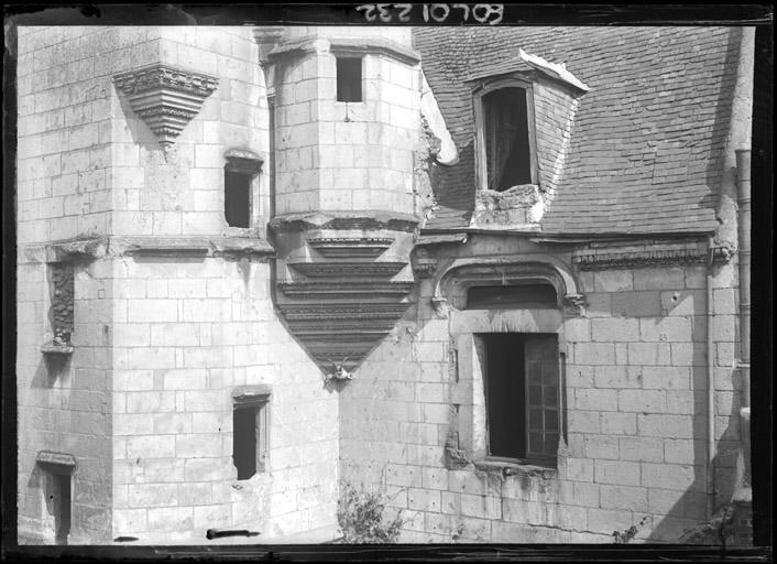 Façade sur cour : Base de la tour et de l'échauguette