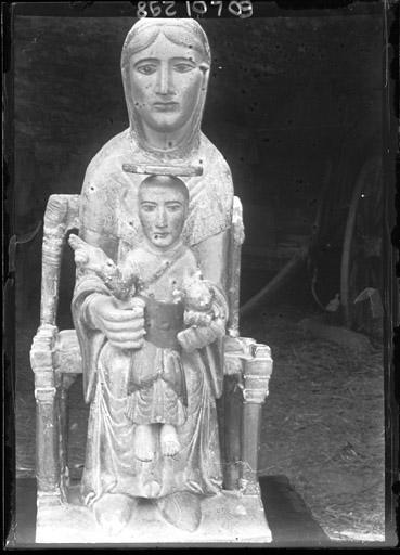 Statue : Vierge à l'Enfant (face)
