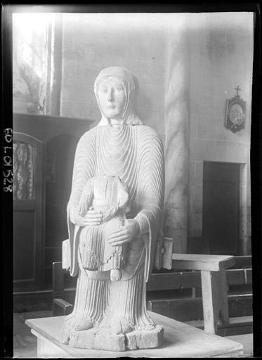 Statue en bois : Vierge à l'Enfant (face)