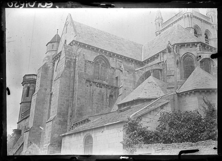 Abside et transept, côté sud-est