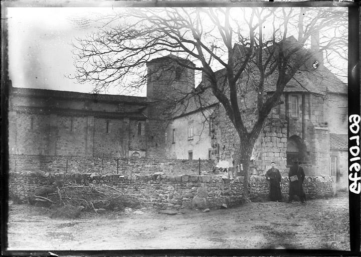 Eglise et bâtiment d'entrée de l'ancien monastère