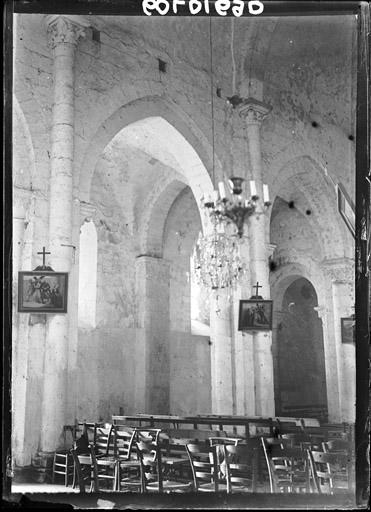 Vue intérieure de la nef : Grandes arcades