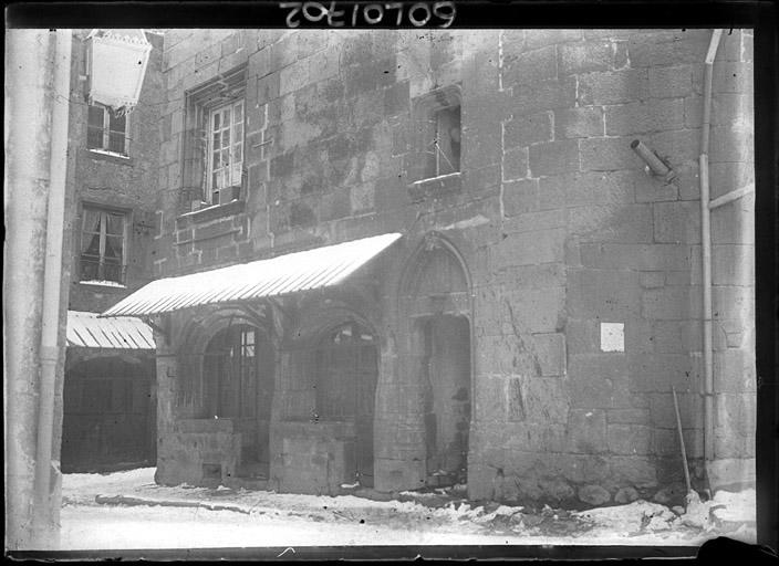 Façade sur rue : Rez-de-chaussée