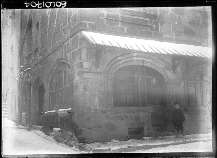 Angle des façades sur rue : Rez-de-chaussée