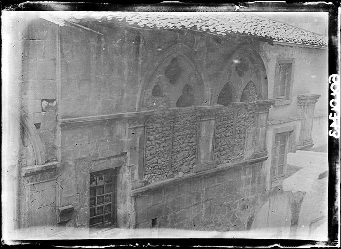 Façade sur rue : Baies aveugles de l'étage