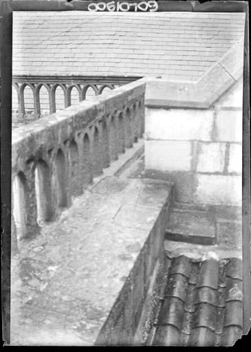 Balustrade du toit : Détail à l'angle de la nef et du transept