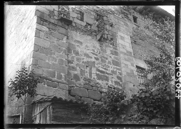 Façade sud : Soubassement de la partie gauche