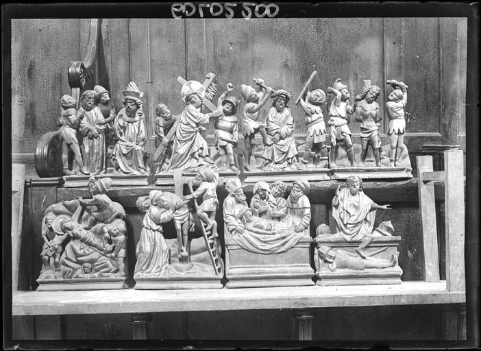 Retable du maître-autel. Haut-relief en bois : Scènes de la Passion