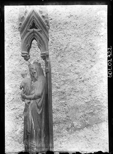 Statuette en bois peint : Vierge à l'Enfant dite Notre-Dame de Grâce (profil)