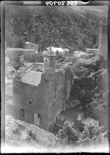 Vue nord-ouest : Logis avec échauguette