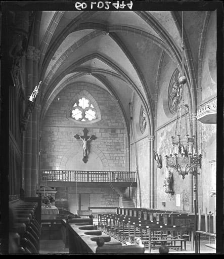 Vue intérieure de la nef vers l'ouest