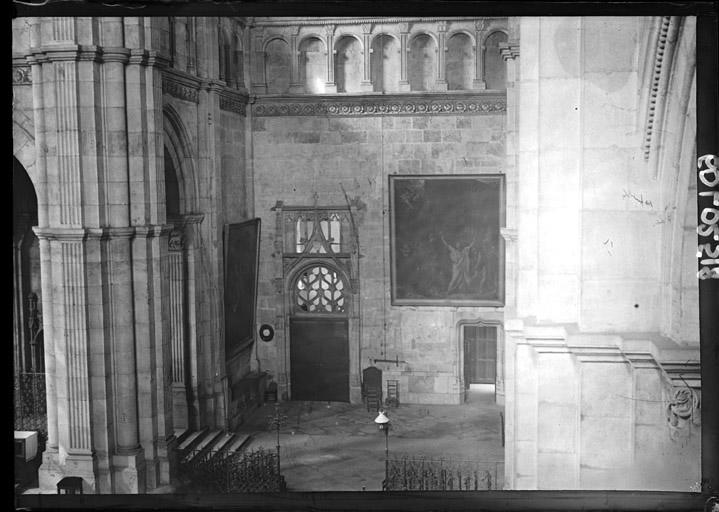 Vue intérieure du transept sud : Parties basses