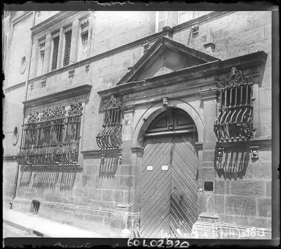 Façade sur rue : Porte